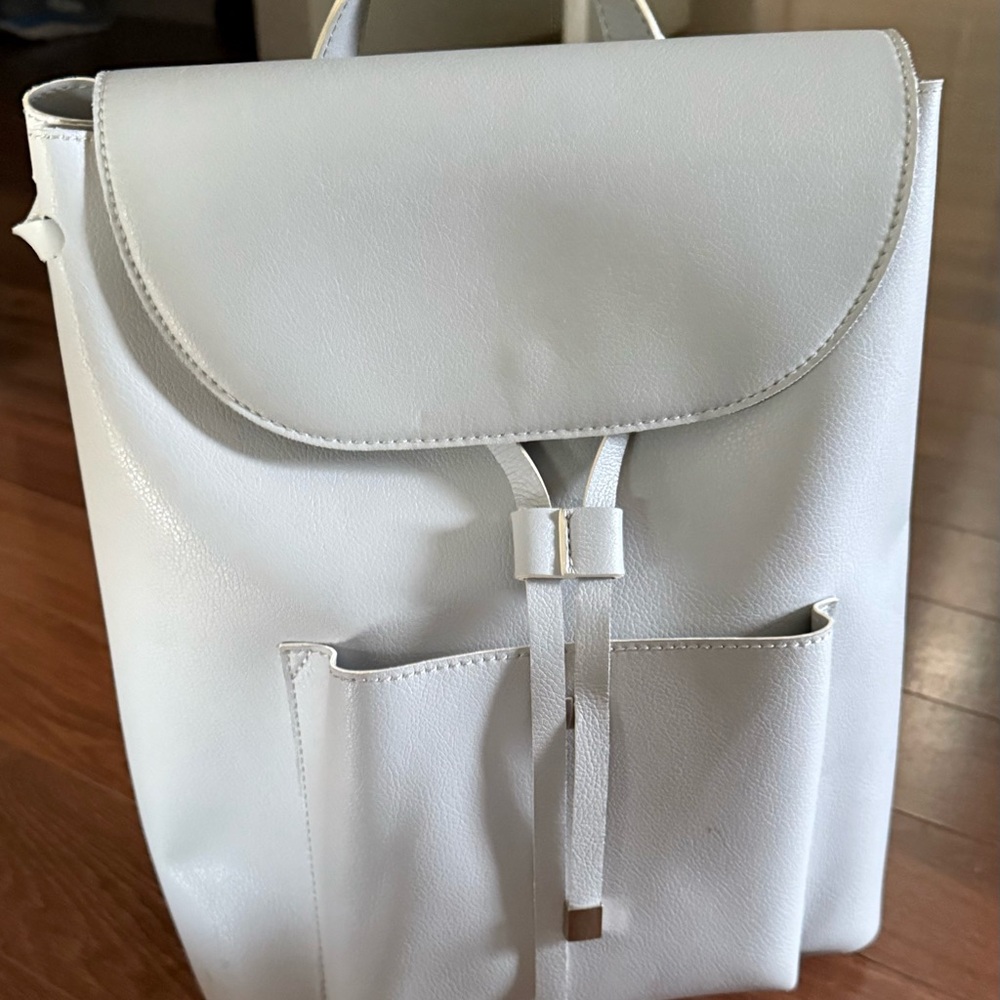 Chic Light Gray Backpack - image 3